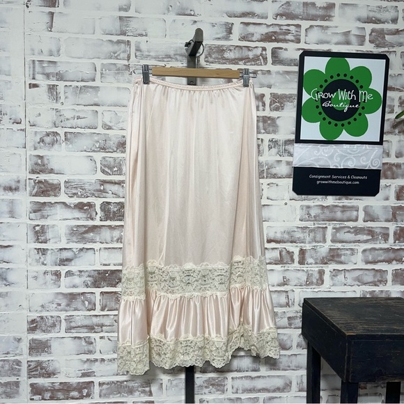 Vintage 1989’s Elegant Cream Lace Trim Skirt slip medium - Picture 1 of 6